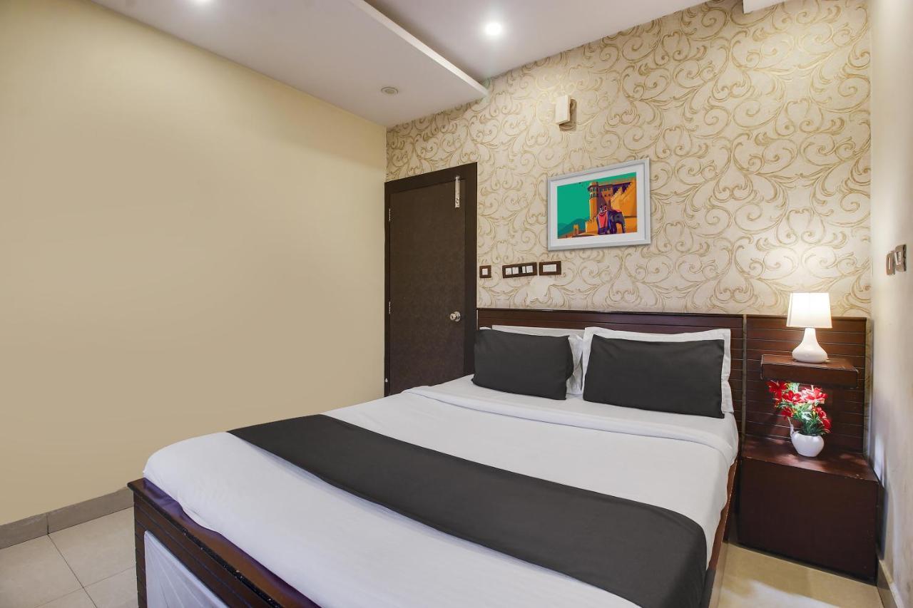 Flagship Grand Sandarshini Inn Near Mgbs Bus Station Haiderabad Buitenkant foto